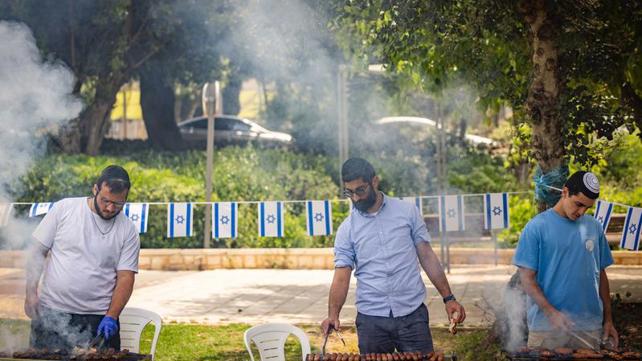 "על האש" בגן סאקר בירושלים ביום העצמאות