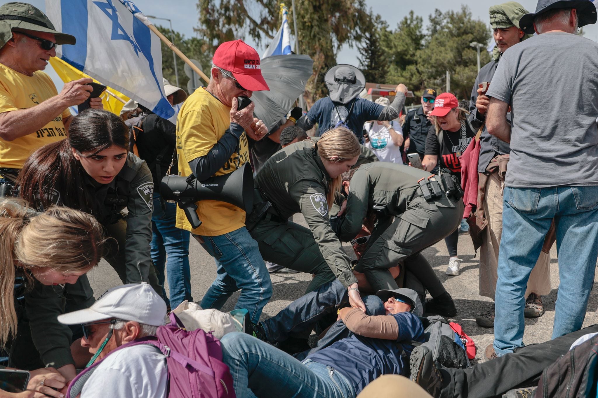 מפגין מטריד לכאורה שוטרת מג"ב
