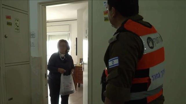 המצור על ירושלים: כוחות צה"ל מחלקים תרופות ומזון בשכונות המסוגרות