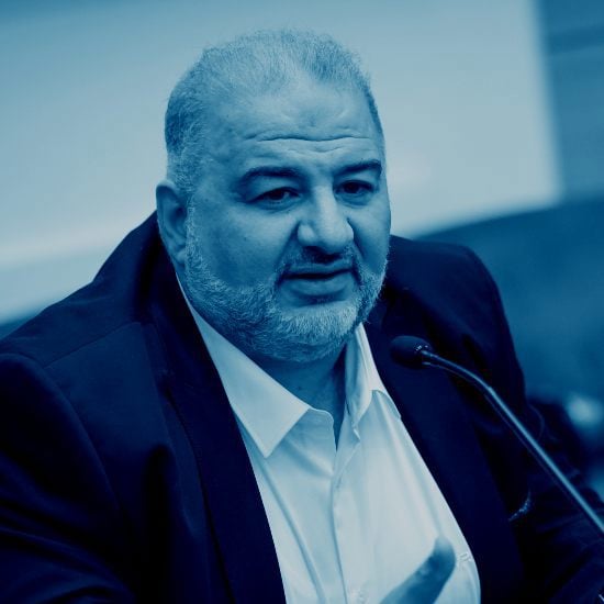 מתפלל ושר: חוגגים רמדאן עם מנסור עבאס
