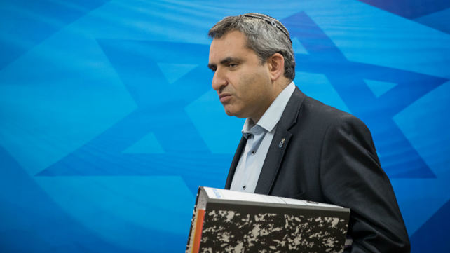 זאב אלקין בכניסה לישיבת הממשלה