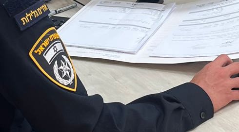 חשד: שתי תלמידות קטינות הפיצו תמונות עירום של מורה ותלמידות