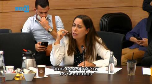 בלילות רוקדים בחתונות - בבקרים מגיעים לוועדות