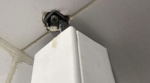 חדרו ליד השירותים במכללה: זה אב הבית החשוד שצילם סטודנטים