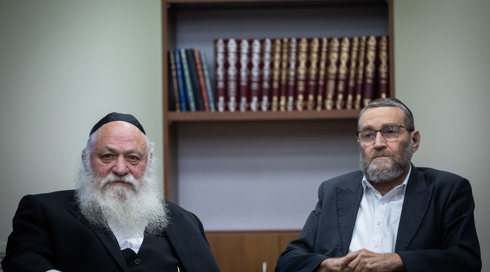 במפלגות החרדיות שוקלים לפרוש מהממשלה ולתמוך בה מבחוץ