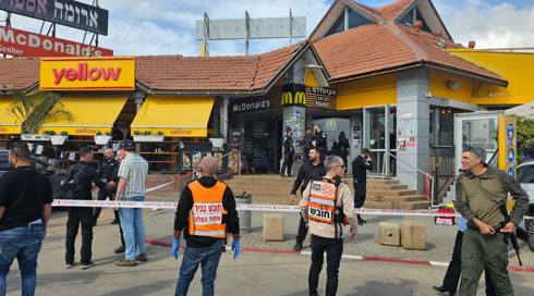 גבר כבן 50 נפצע באורח אנוש בפיגוע דקירה בצומת בית קמה