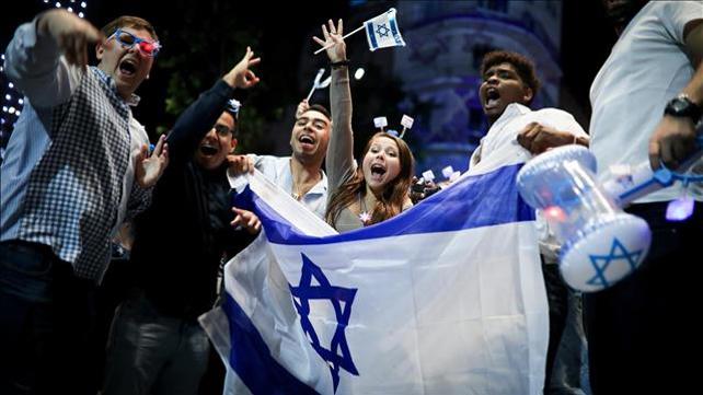 חוגגים עצמאות
