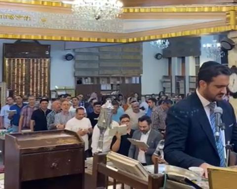 סליחות בבית כנסת בטהראן, איראן