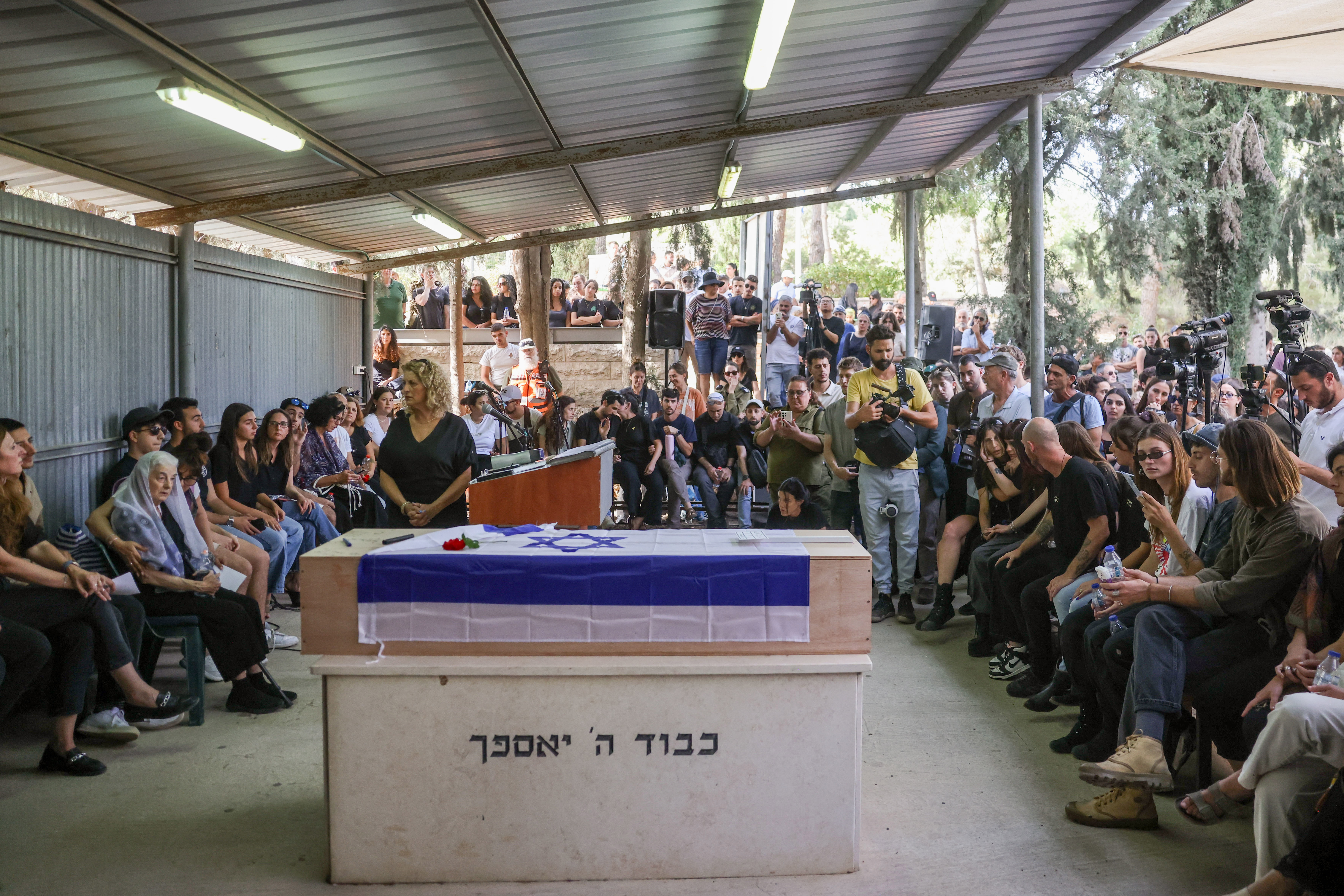הלוויה שני לוק