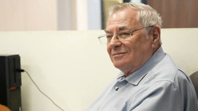 מר דבש: דן כנר לא נח - חוגג 80 וממלא אולמות