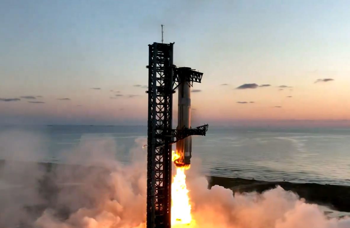 הבוסטר של SpaceX חוזר לכן השיגור
