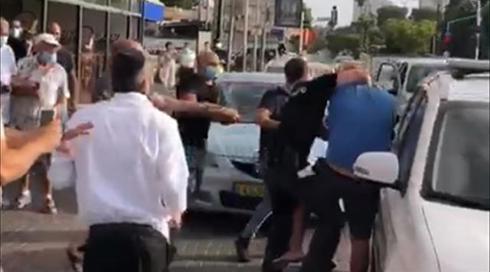 תיעוד: עימות אלים בין שוטרים לבעלי עסקים בהרצליה