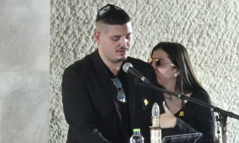 שחר, בנו של החטוף החלל איתן לוי, סופד לאביו