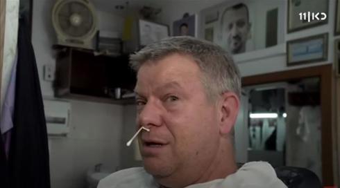 מטוש בוער ושעווה באף: אצל רמי גילוחה מסתפרים "כמו פעם"