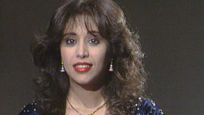 עפרה חזה. 1983