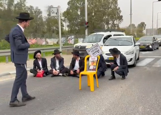 הפגנה של חרדים עקב הגיוס של העריק 9/2/2026 חסימות בכביש 25