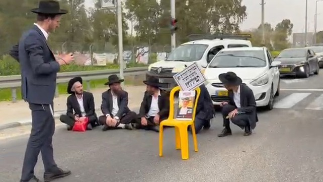 הפגנה של חרדים עקב הגיוס של העריק 9/2/2026 חסימות בכביש 25