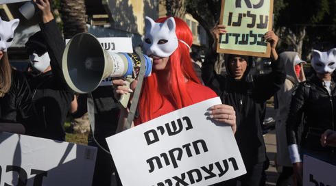 סקר: כמחצית מהגברים צרכו או שקלו לצרוך זנות מאז 7 באוקטובר