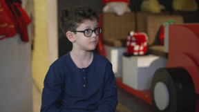 אדם וייס מחכה לחיילים