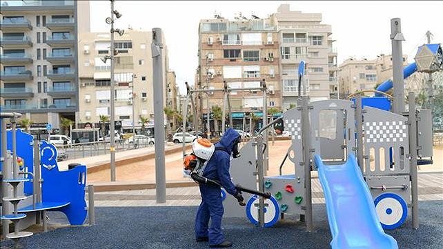 קורונה, חיטוי מתקני ילדים