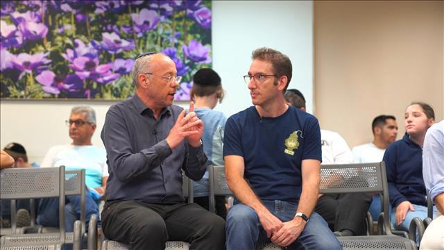 שאול אמסטרדמסקי וראש רשות האוכלוסין