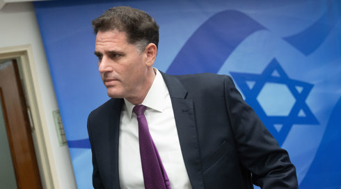בא עם הצעה - וסורב: השר המקורב לנתניהו ביקר בחשאי באמירויות