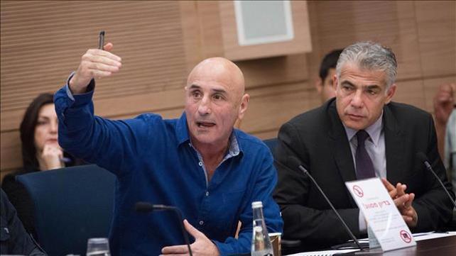 יאיר לפיד ועופר שלח בכנסת בנובמבר 2015