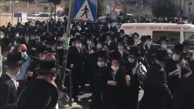 הלוויה המונית בשכונת בעלז