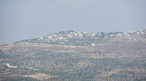 פלסטיני מהשומרון: "מתנחלים איימו עלי עם גרזן ונשק שאעזוב את ביתי"