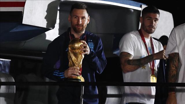 מסי עם הגביע