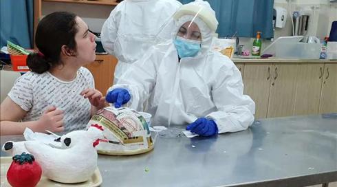 "אסור לעזוב אותם ברגעים כאלה": תיעוד ממוסדות הרווחה הסגורים