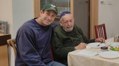 יום אחרי שחוסל המחבל שהיה מעורב בהרג בנו: נפטר אביו של לוחם הימ"מ נעם רז