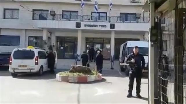עורכי דינו של נתניהו מגיעים למשרד המשפטים