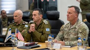 הגנרל מייקל קורילה עם הרמטכ"ל הרצי הלוי ומפקד פיקוד הצפון אורי גורדין