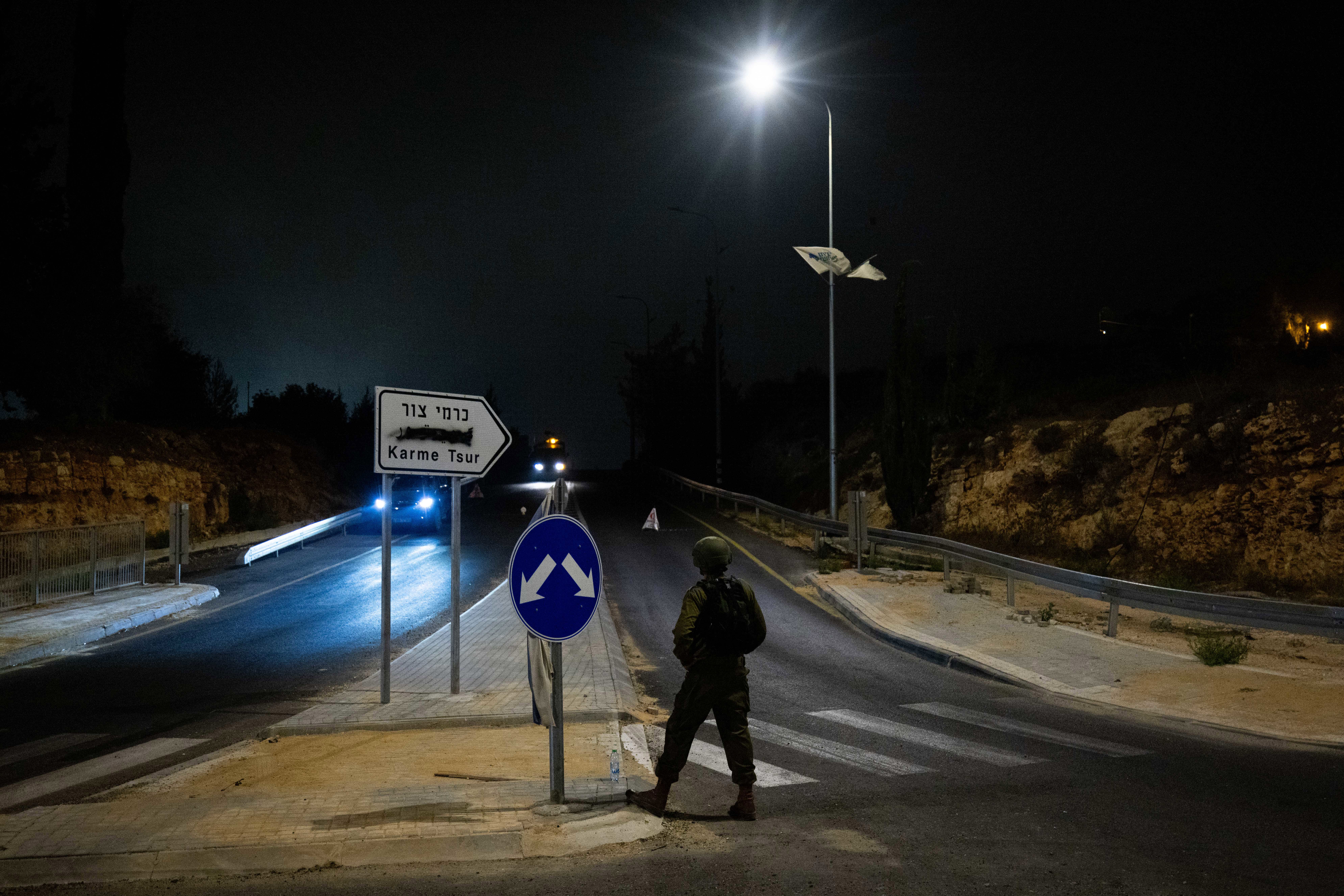 כוחות הביטחון סמוך לזירת פיצוץ מכונית התופת בכרמי צור