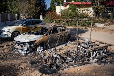 רכבים שרופים ב-7 באוקטובר, קיבוץ נחל עוז