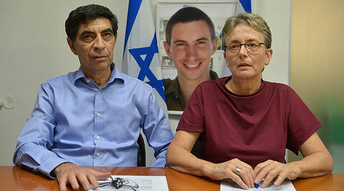 משפחת גולדין פותחת במחאה להשבת גופת בנם: "האויב חשוב לממשלה יותר מחיילי צה"ל"