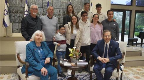 הצצה אל המפגשים של נשיא המדינה עם שורדי השואה