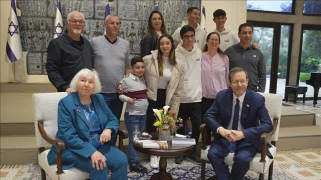 מפגשי הנשיא הרצוג עם שורדי השואה - חדשות שישי 14.04.23