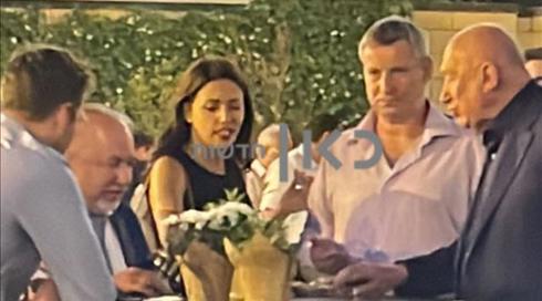 שר האוצר, השר המורשע והאוליגרך נפגשו לשיחה צפופה