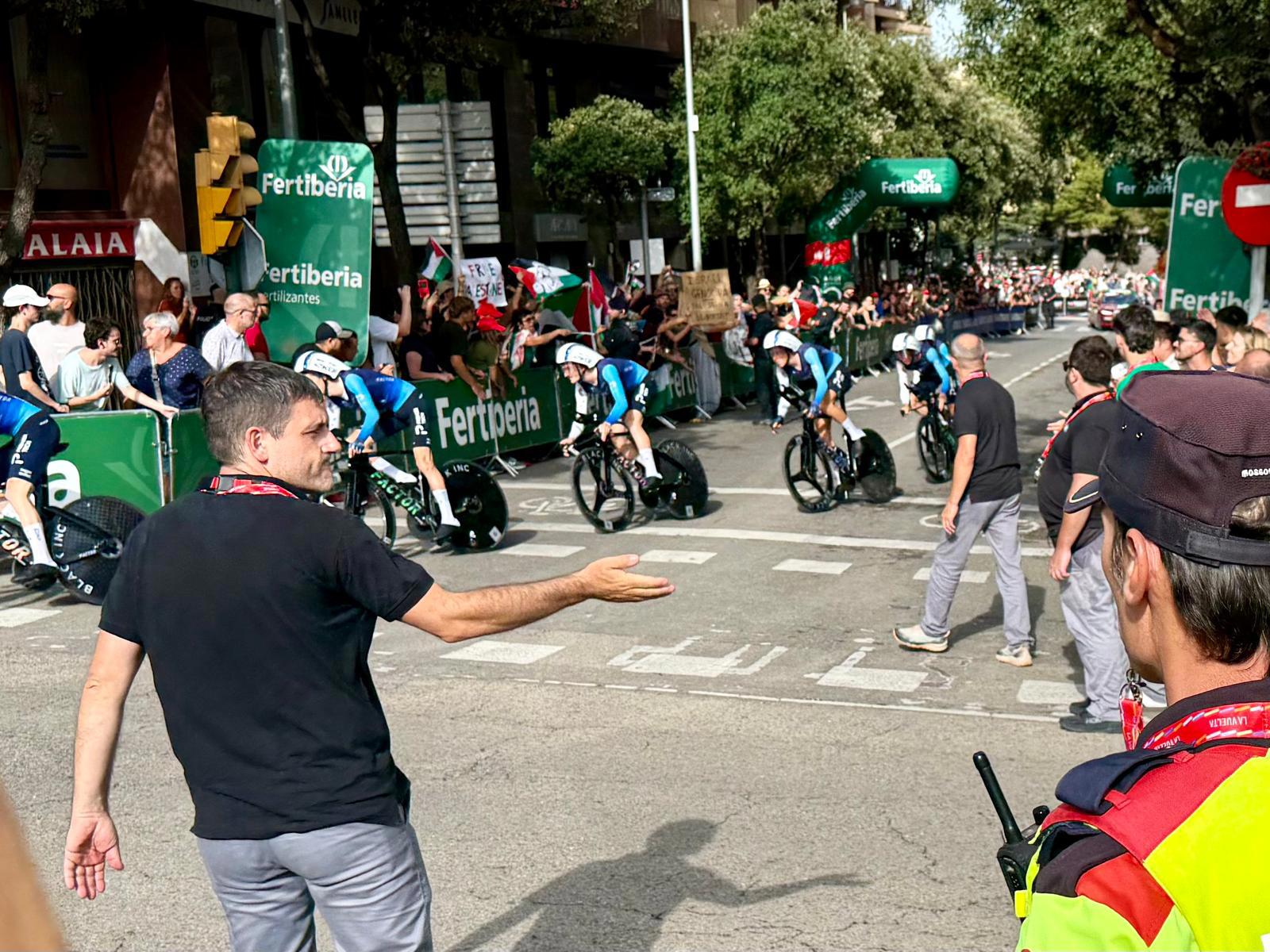 מחאה פרו פלסטינית במירוץ האופניים וואלטה אספניה