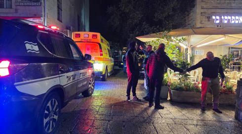 גבר כבן 50 נהרג לאחר שנדחף מבניין בחיפה, חשודה נעצרה לחקירה
