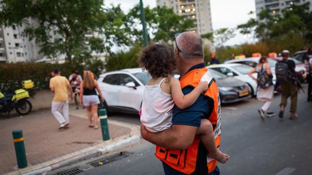 המלחמה באיראן: זירת הפגיעה הישירה בפתח תקווה