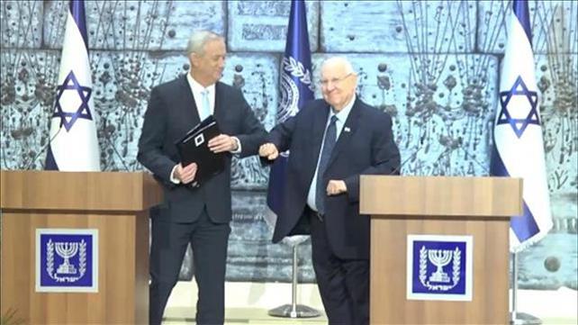 ריבלין וגנץ מפגישים מרפקים בקבלת המנדט 16.03.20