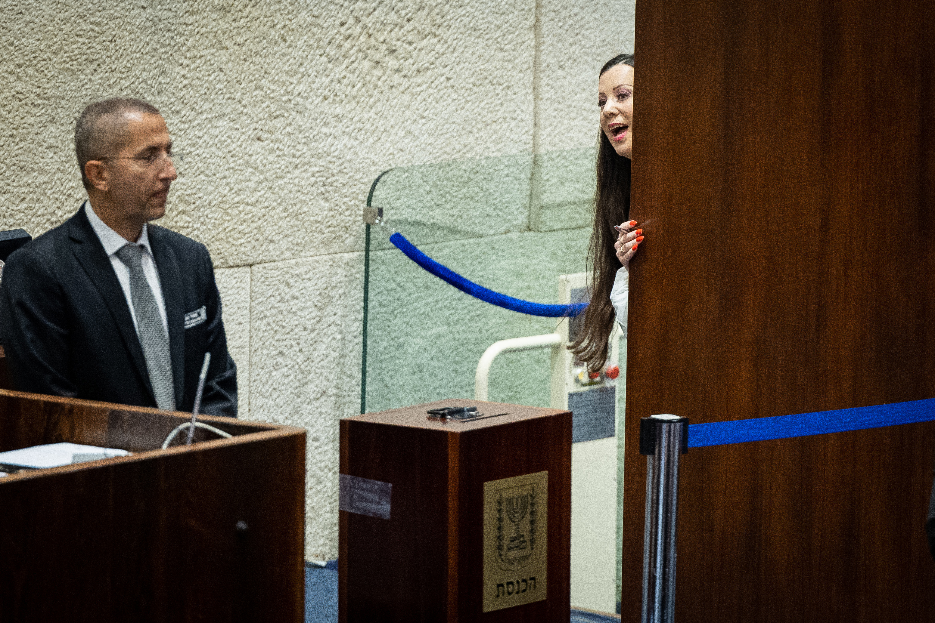 טיל גוטליב בקלפי בבחירות לוועדה למינוי שופטים 14.06.23