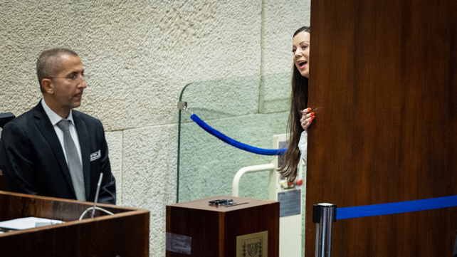 טיל גוטליב בקלפי בבחירות לוועדה למינוי שופטים 14.06.23