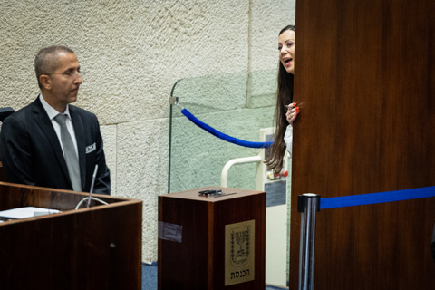 טיל גוטליב בקלפי בבחירות לוועדה למינוי שופטים 14.06.23
