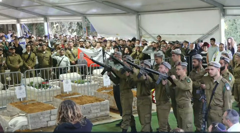 התעקש להילחם בעזה, יישאר בן 20 לנצח: זמיר בורק הובא למנוחות