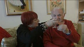 ציפי לחוביצקי והרי שמיר מרימים כוסית. 13.2.2005