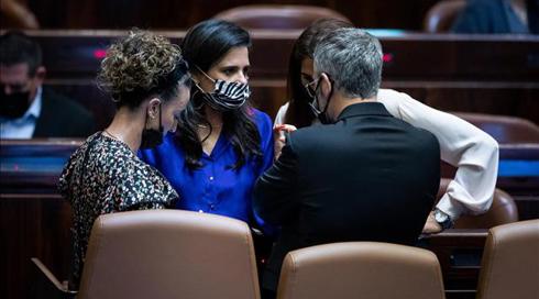 חוק יסוד ההגירה חוזר לשולחן: מגעים בין הקואליציה לאופוזיציה